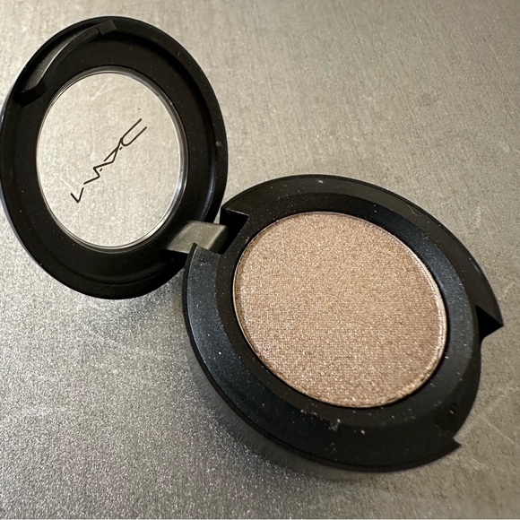 NWOT MAC RETROSPECK Lustre Eyeshadow - Picture 1 of 3